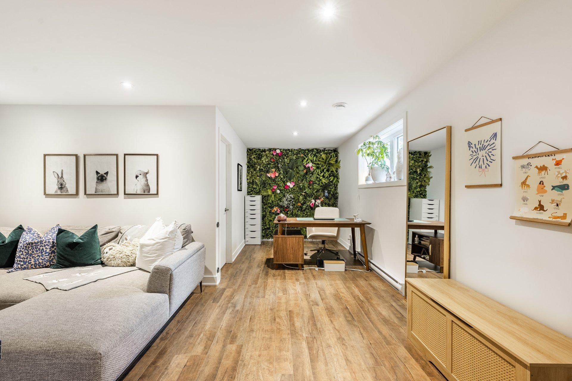 









40Z


Place Boulay

,
Saint-Basile-le-Grand,




QC
J3N0C6

