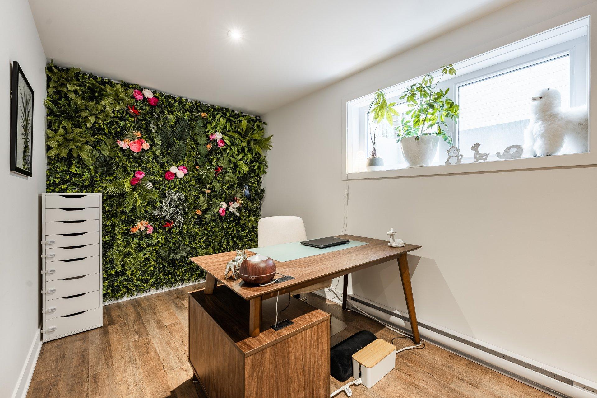 









40Z


Place Boulay

,
Saint-Basile-le-Grand,




QC
J3N0C6

