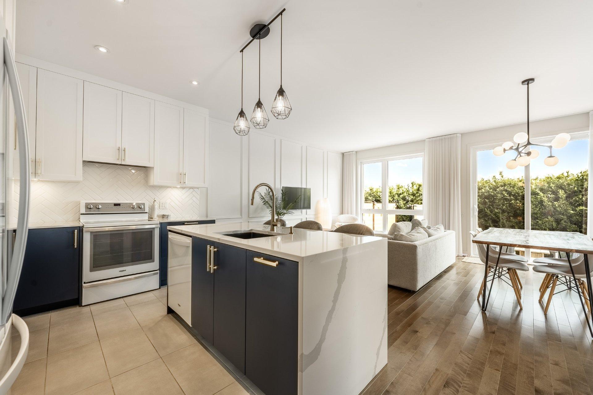 









40Z


Place Boulay

,
Saint-Basile-le-Grand,




QC
J3N0C6

