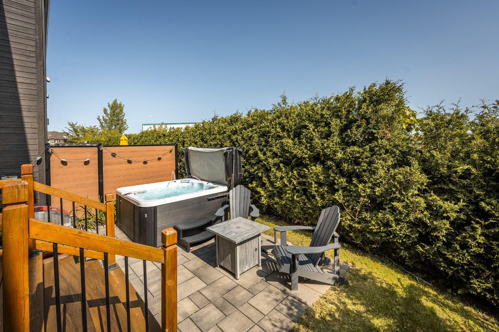 









40Z


Place Boulay

,
Saint-Basile-le-Grand,




QC
J3N0C6

