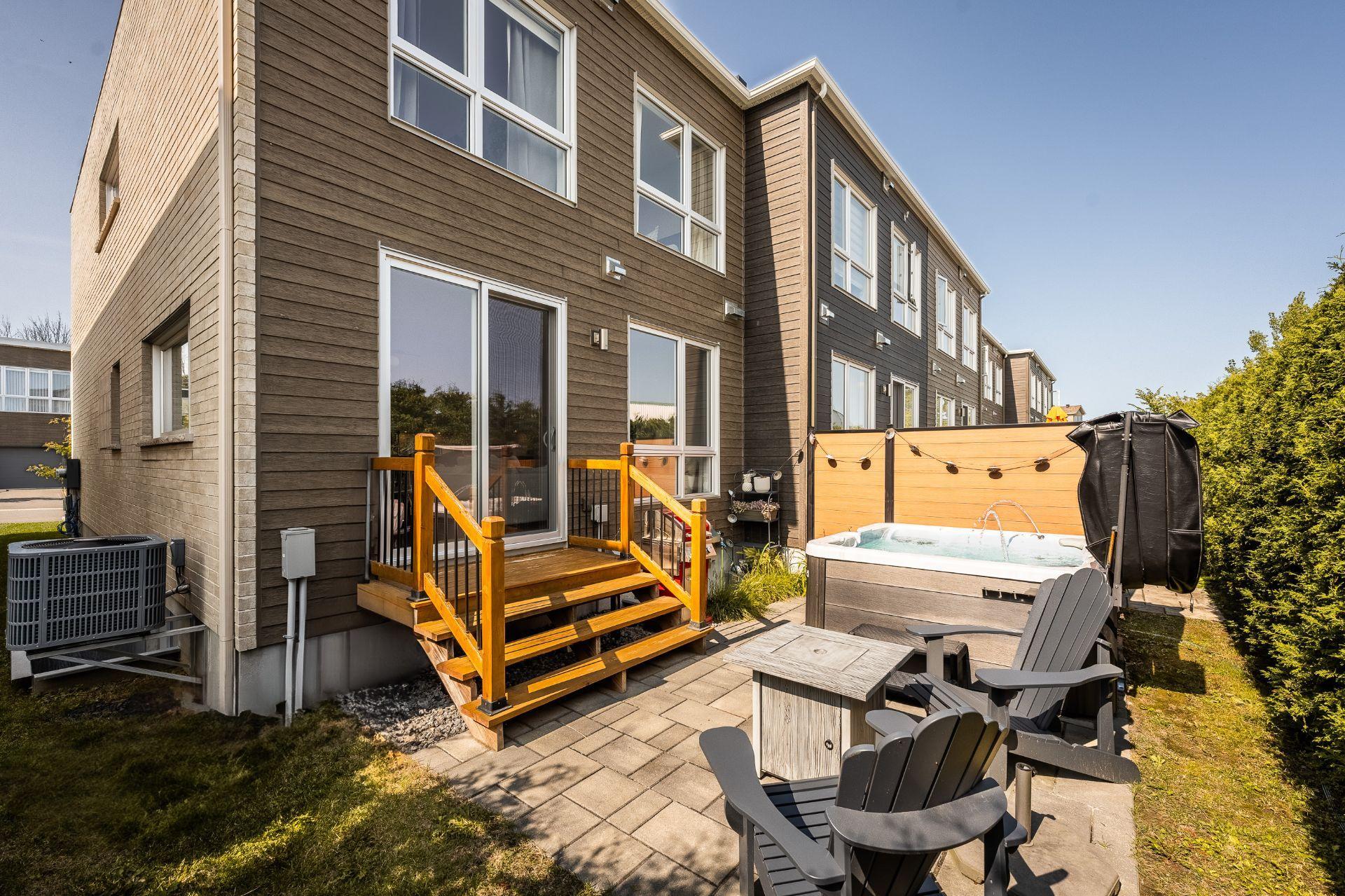 









40Z


Place Boulay

,
Saint-Basile-le-Grand,




QC
J3N0C6

