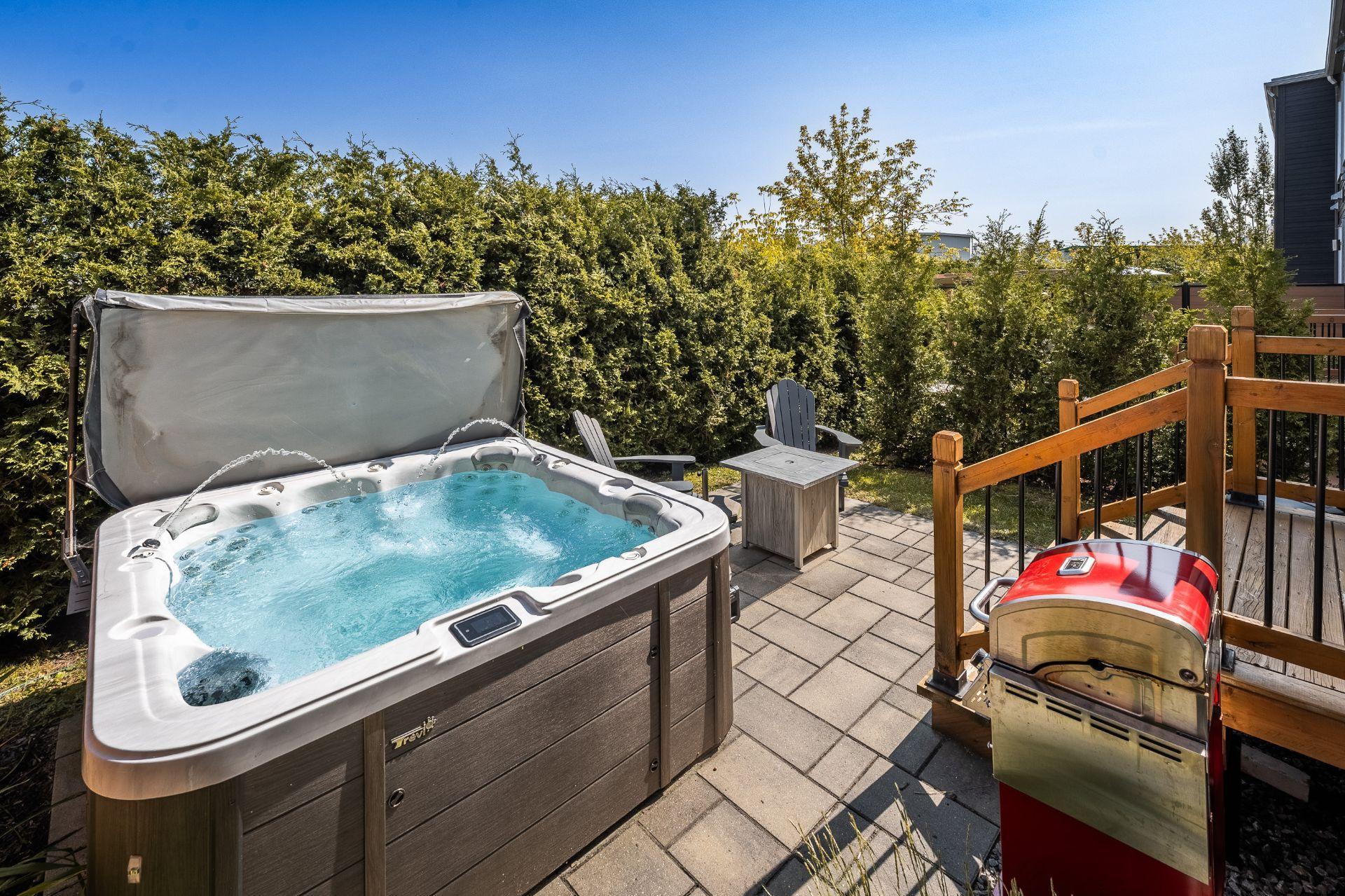 









40Z


Place Boulay

,
Saint-Basile-le-Grand,




QC
J3N0C6

