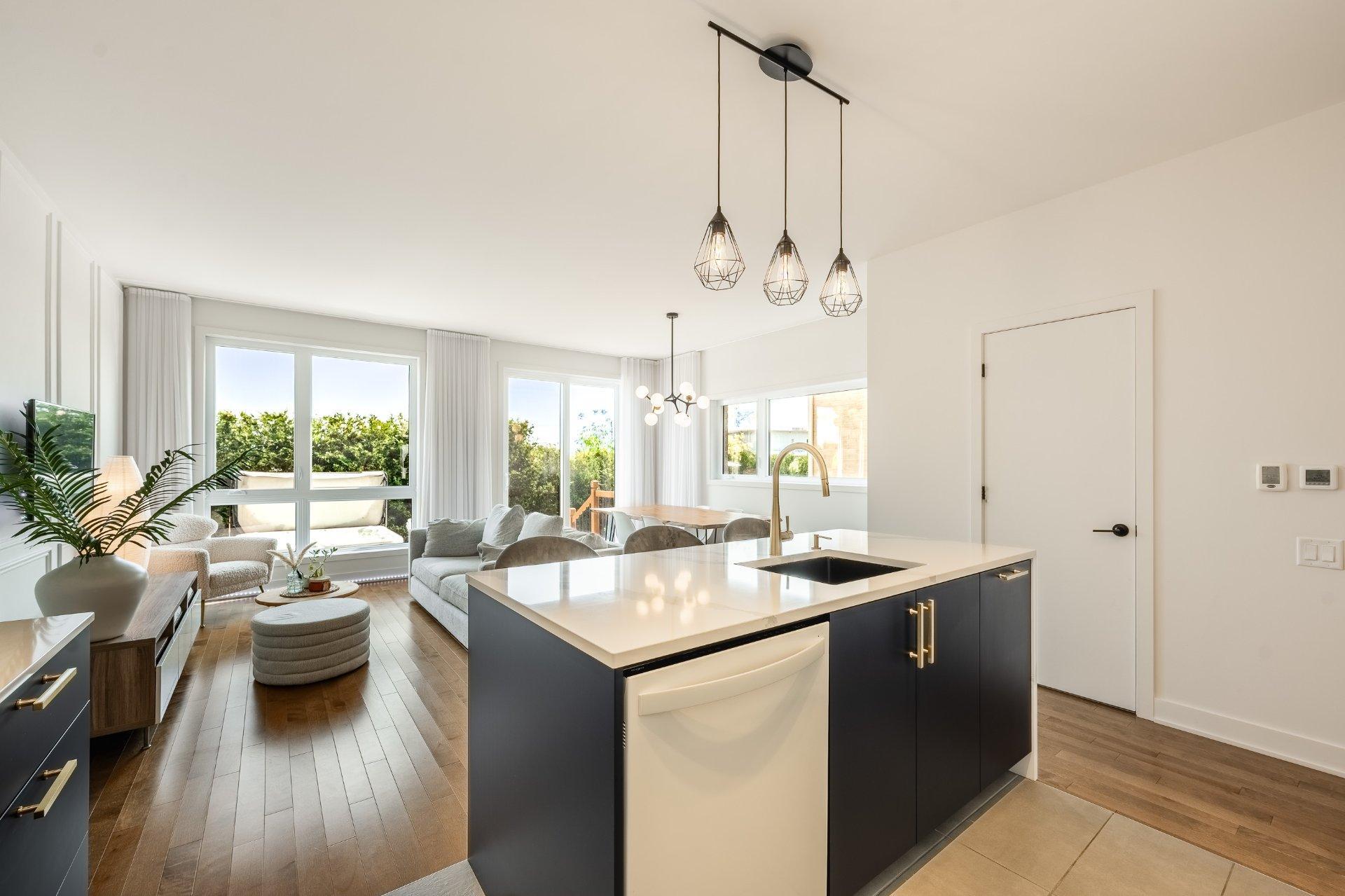 









40Z


Place Boulay

,
Saint-Basile-le-Grand,




QC
J3N0C6

