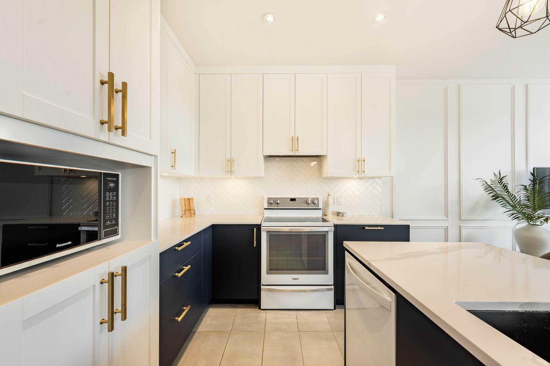 









40Z


Place Boulay

,
Saint-Basile-le-Grand,




QC
J3N0C6

