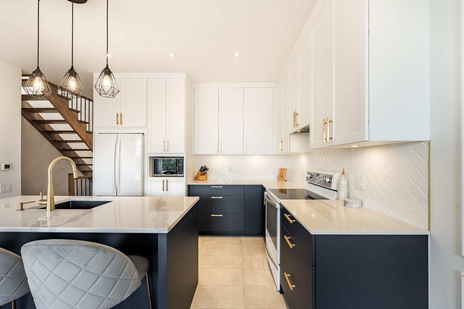 









40Z


Place Boulay

,
Saint-Basile-le-Grand,




QC
J3N0C6

