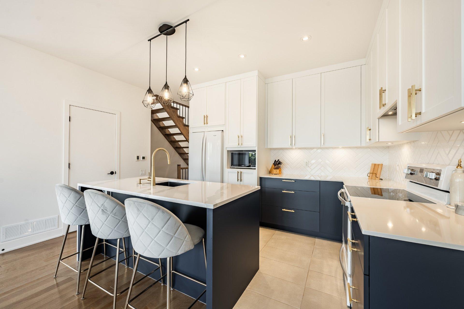 









40Z


Place Boulay

,
Saint-Basile-le-Grand,




QC
J3N0C6

