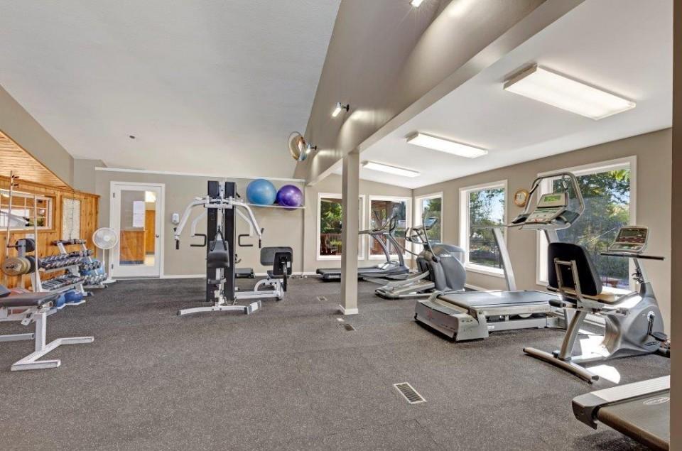 









415


Commonwealth

Road, 12,
Kelowna,







BC
V4V 1P4

