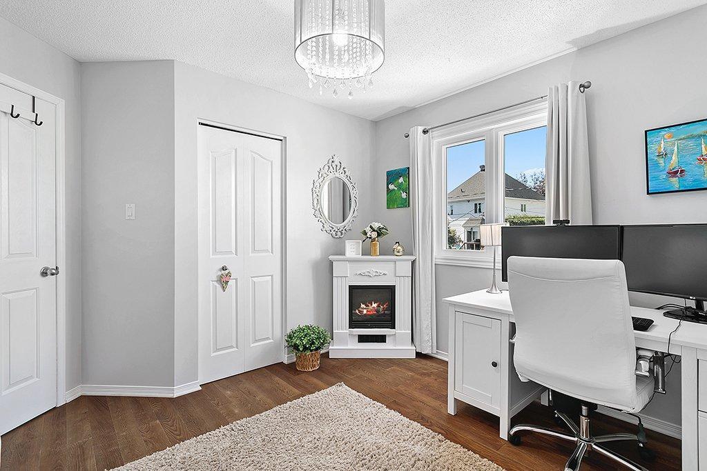 









305


Rue Alfred-Léon

,
Gatineau (Aylmer),




QC
J0X2X1


