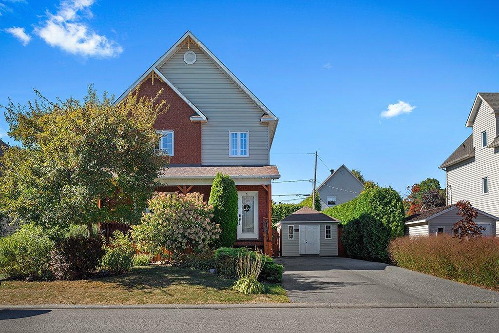 









305


Rue Alfred-Léon

,
Gatineau (Aylmer),




QC
J0X2X1

