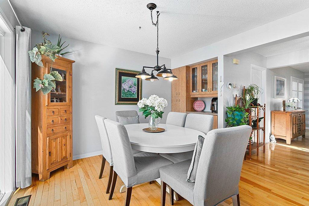 









305


Rue Alfred-Léon

,
Gatineau (Aylmer),




QC
J0X2X1

