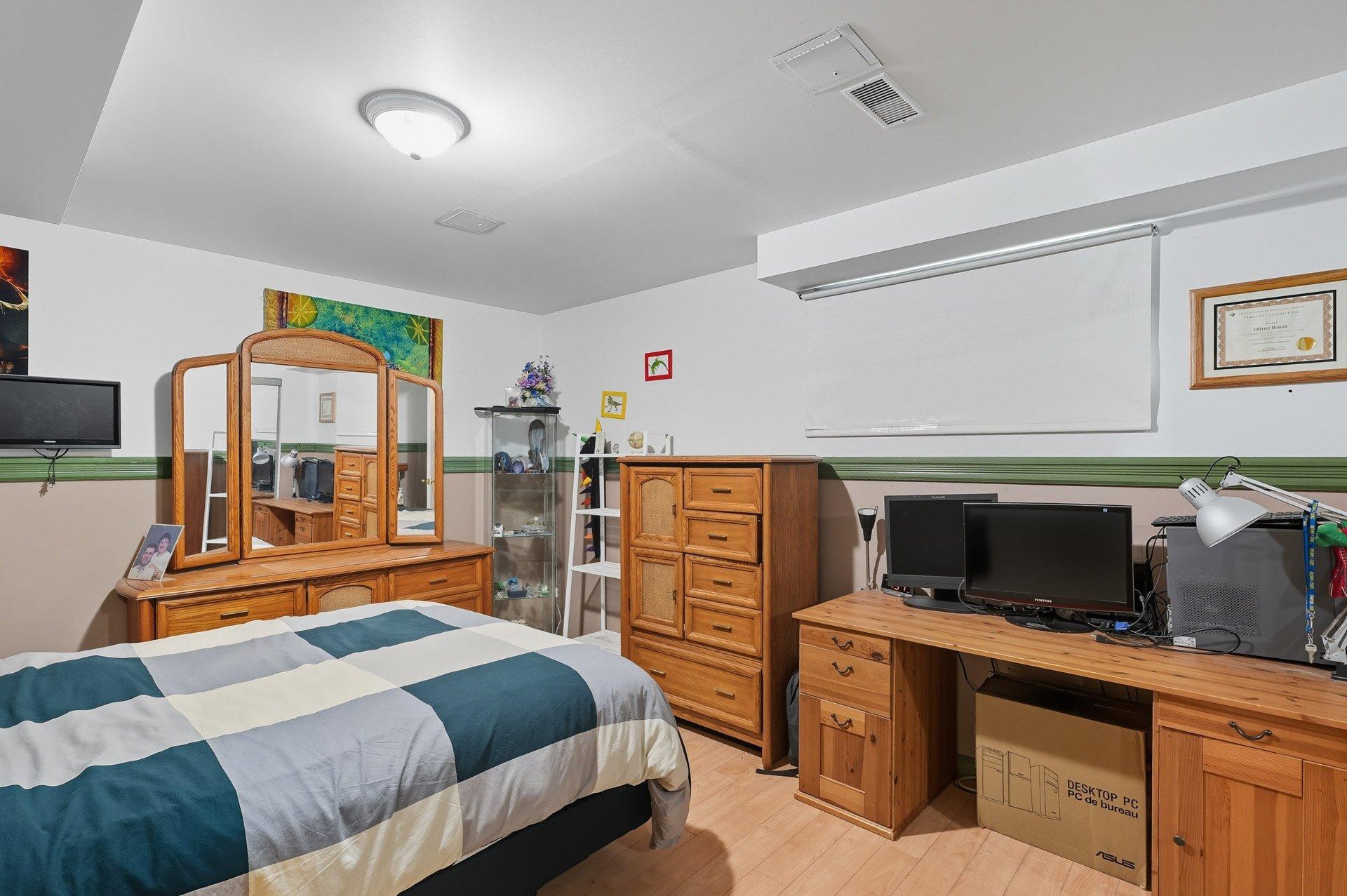 









1154


Rue de Neuville

,
Gatineau (Masson-Angers),




QC
J8M2C2


