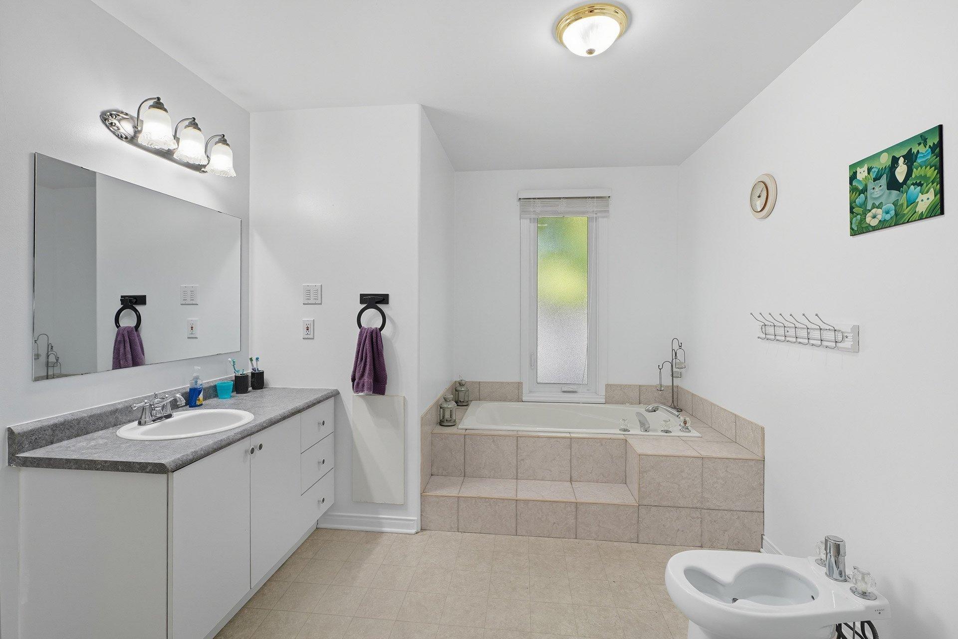 









1154


Rue de Neuville

,
Gatineau (Masson-Angers),




QC
J8M2C2

