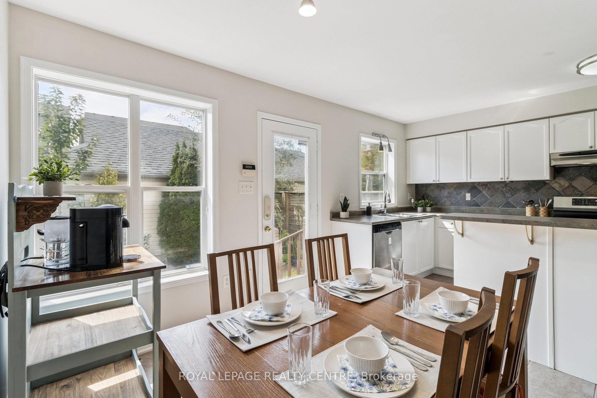 









90


Georgian

Drive,
Oakville,




ON
L6H 6V1

