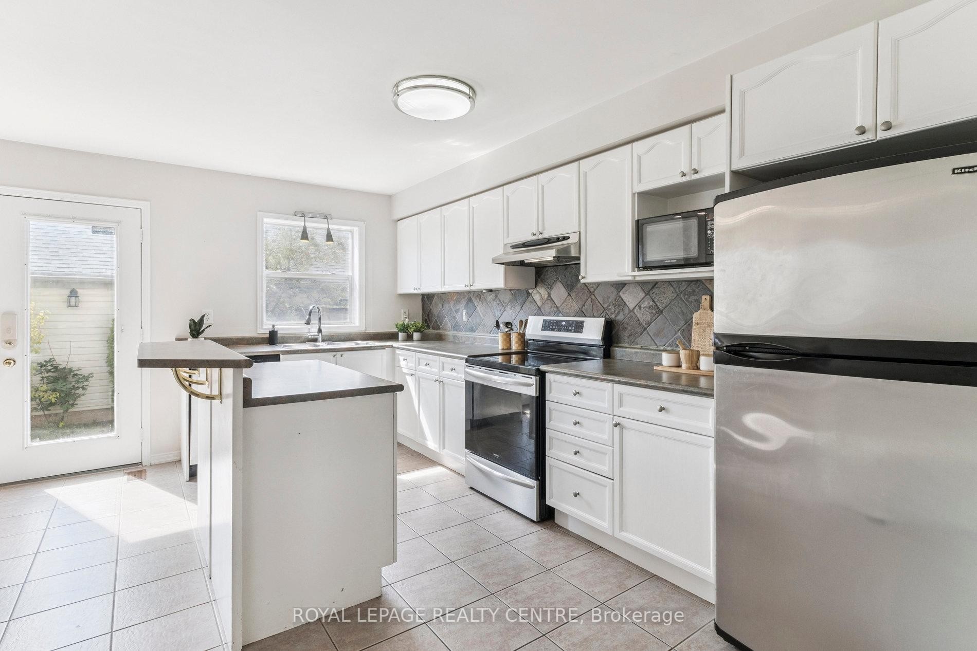 









90


Georgian

Drive,
Oakville,




ON
L6H 6V1

