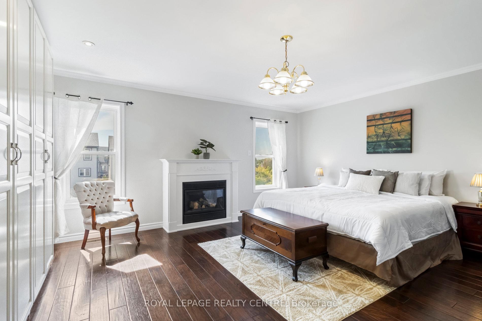 









90


Georgian

Drive,
Oakville,




ON
L6H 6V1

