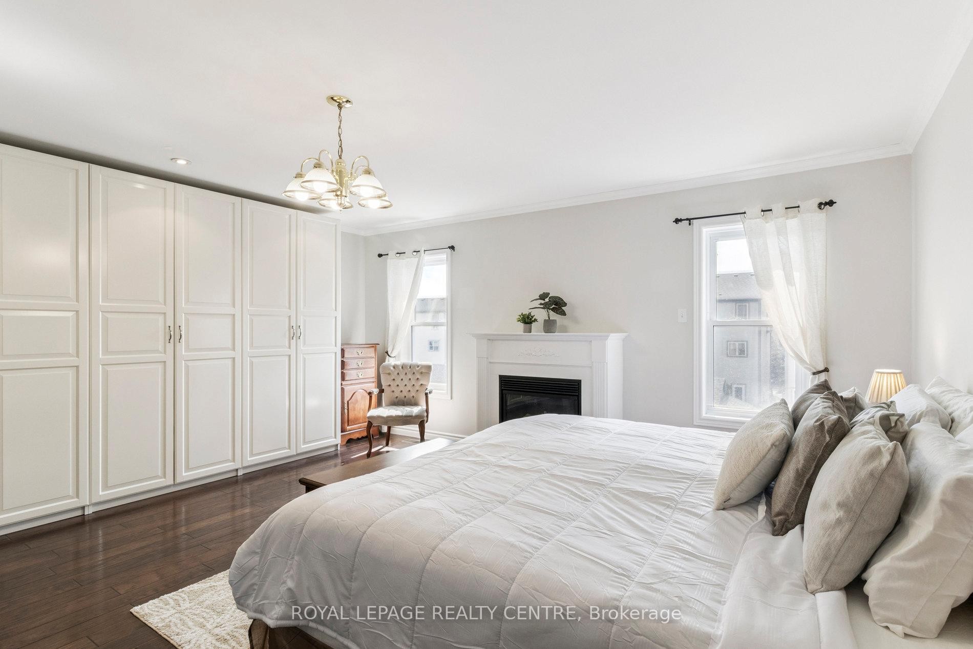 









90


Georgian

Drive,
Oakville,




ON
L6H 6V1

