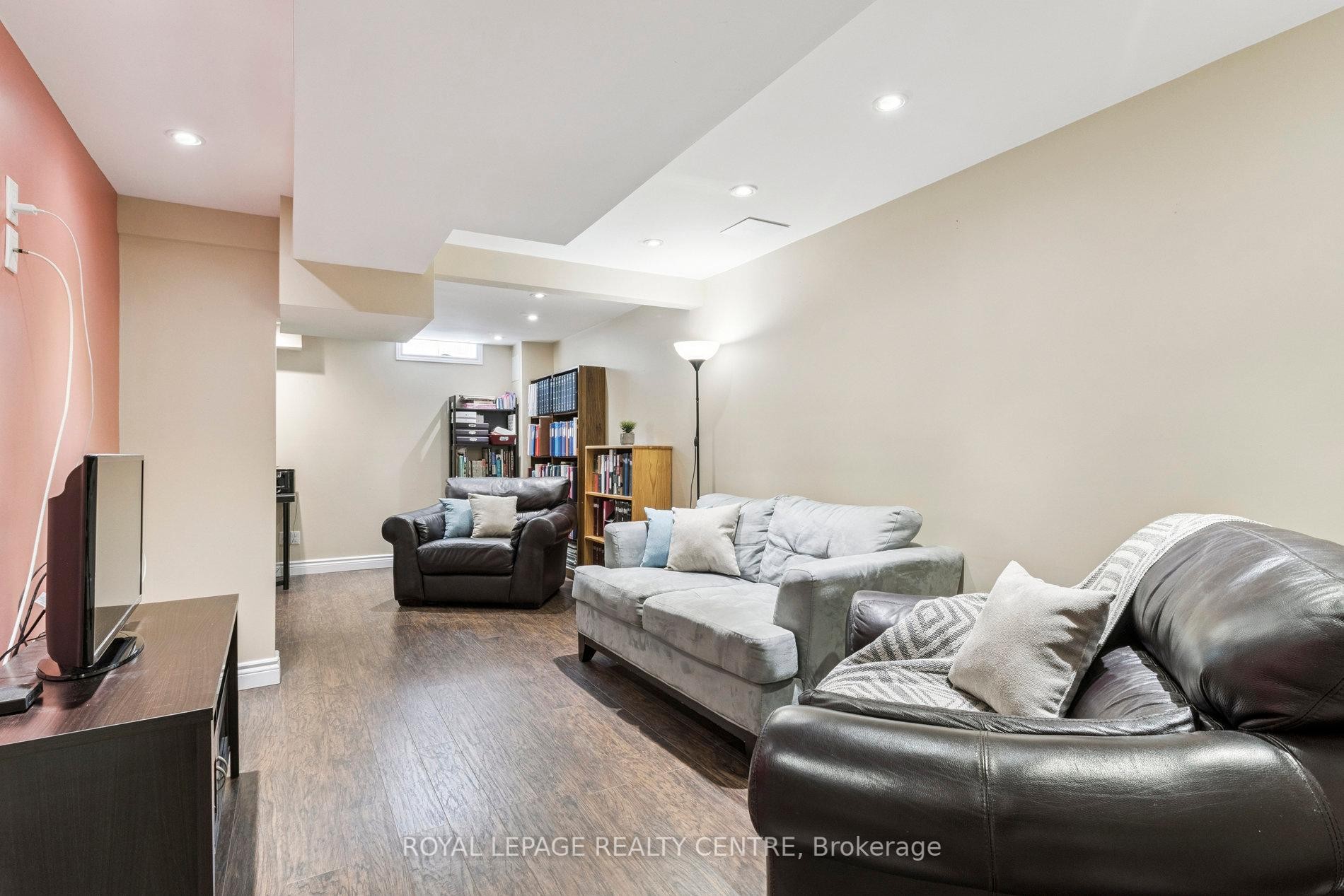









90


Georgian

Drive,
Oakville,




ON
L6H 6V1

