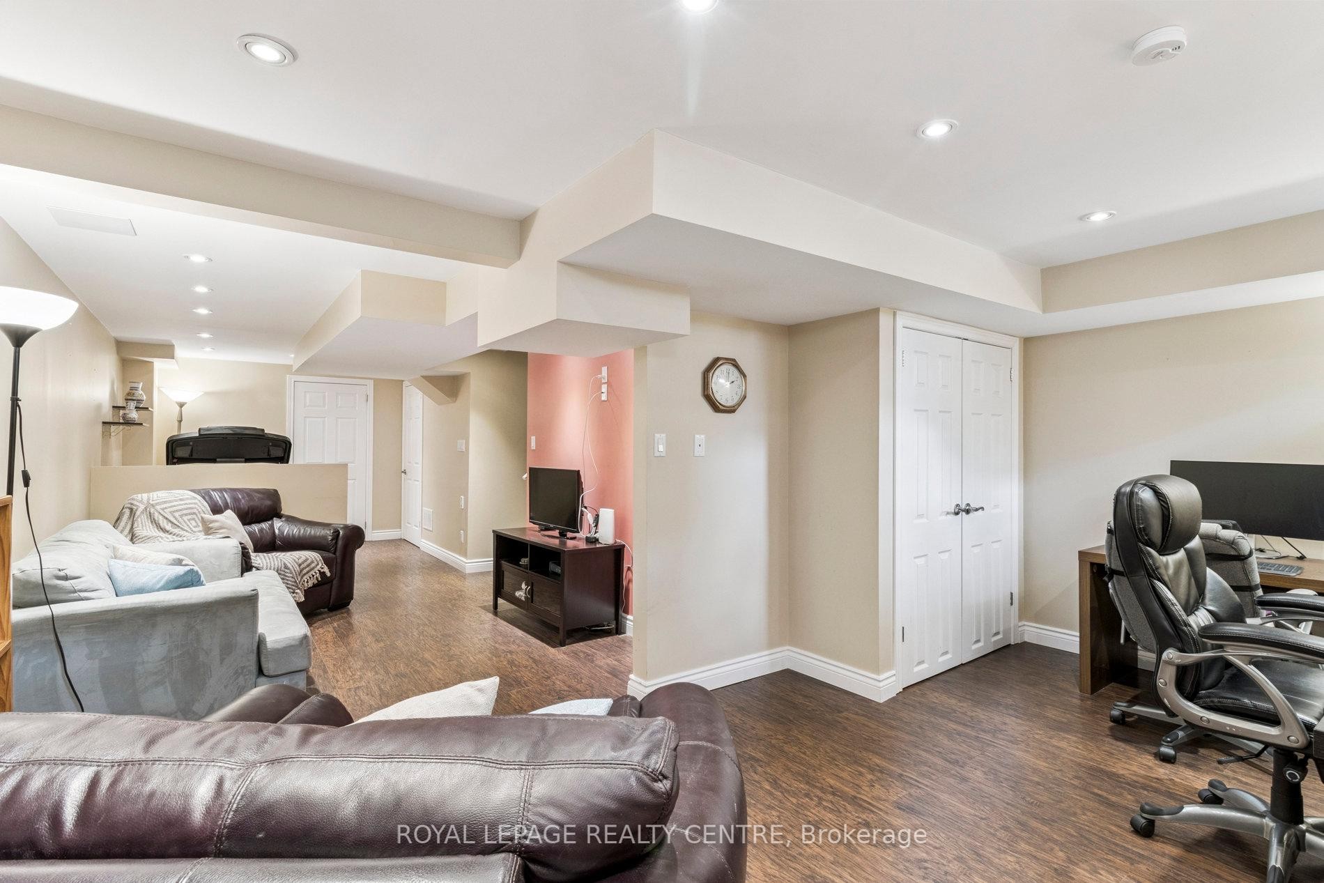 









90


Georgian

Drive,
Oakville,




ON
L6H 6V1

