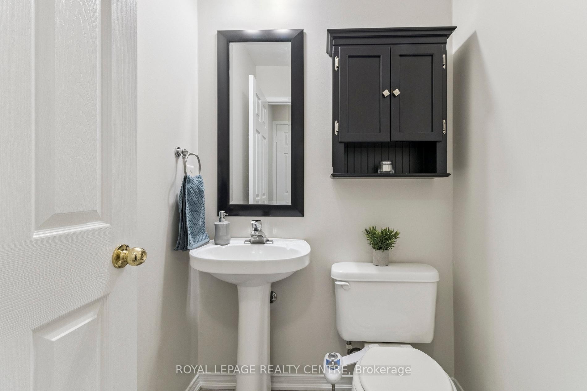 









90


Georgian

Drive,
Oakville,




ON
L6H 6V1

