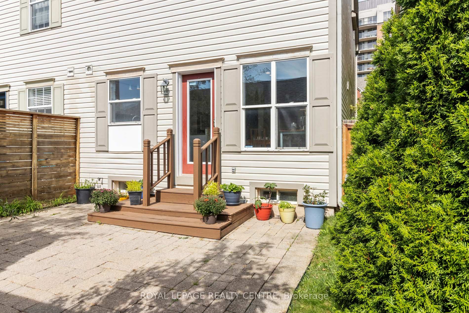 









90


Georgian

Drive,
Oakville,




ON
L6H 6V1

