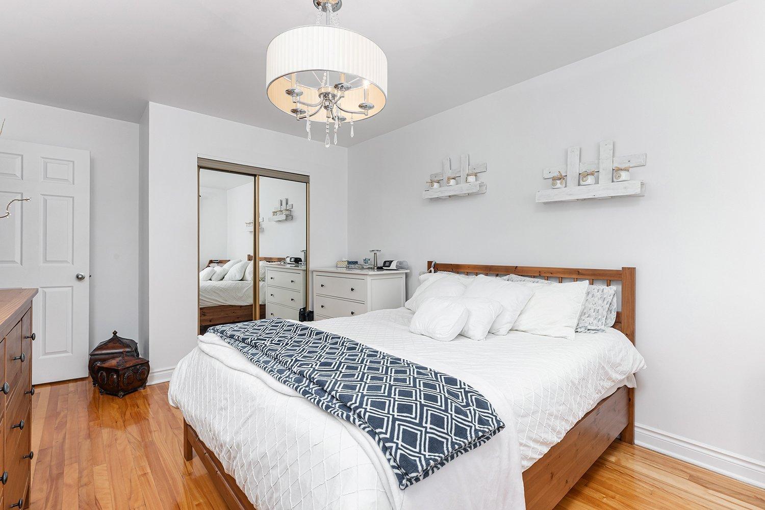 









344

 - 348


Rue Verreau

,
Longueuil (Le Vieux-Longueuil),




QC
J4L1C4

