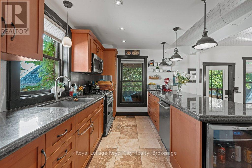 












28 NORTHUMBERLAND STREET

,
Guelph (Downtown),




Ontario
N1H3A5

