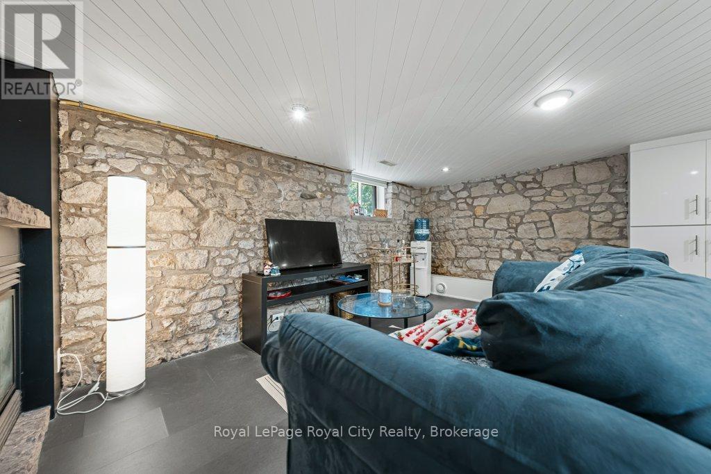 












28 NORTHUMBERLAND STREET

,
Guelph (Downtown),




Ontario
N1H3A5

