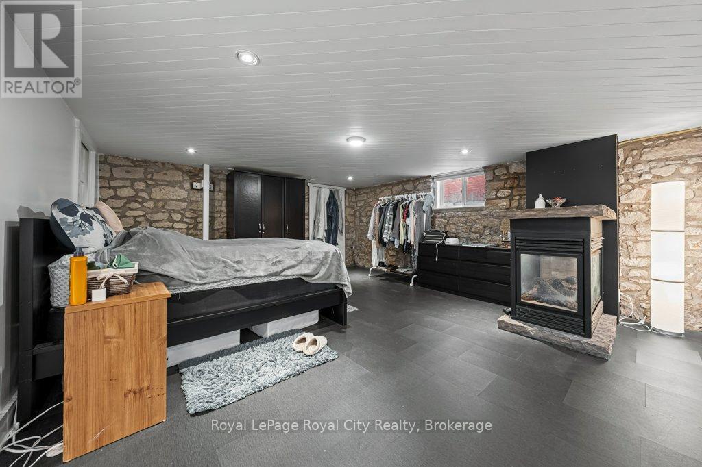 












28 NORTHUMBERLAND STREET

,
Guelph (Downtown),




Ontario
N1H3A5

