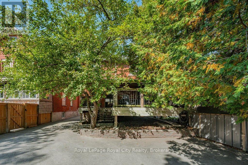 












28 NORTHUMBERLAND STREET

,
Guelph (Downtown),




Ontario
N1H3A5

