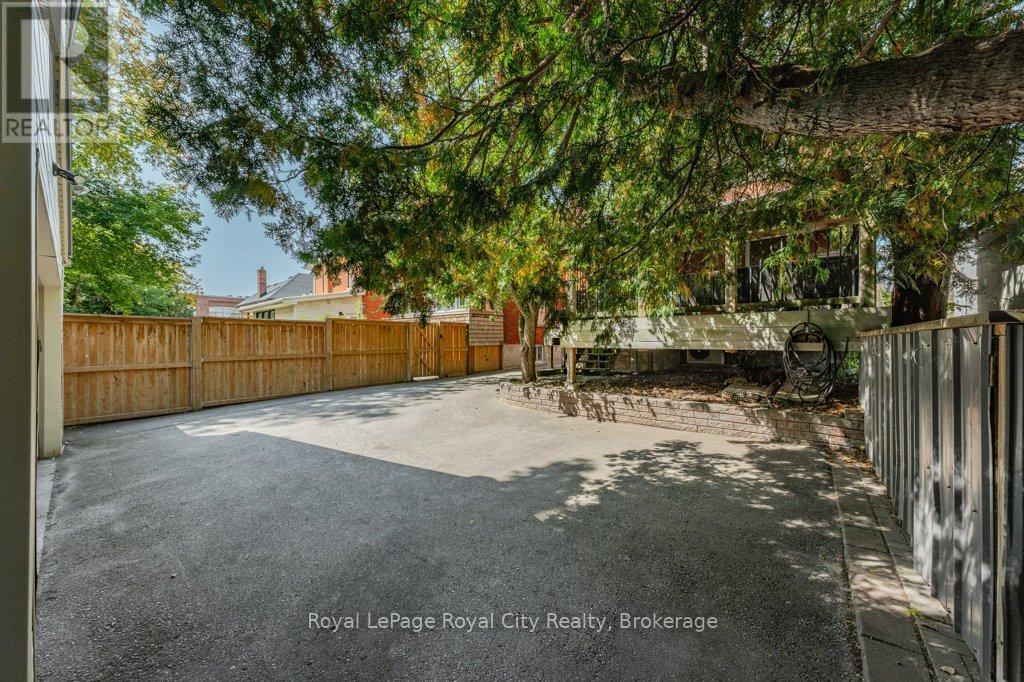 












28 NORTHUMBERLAND STREET

,
Guelph (Downtown),




Ontario
N1H3A5

