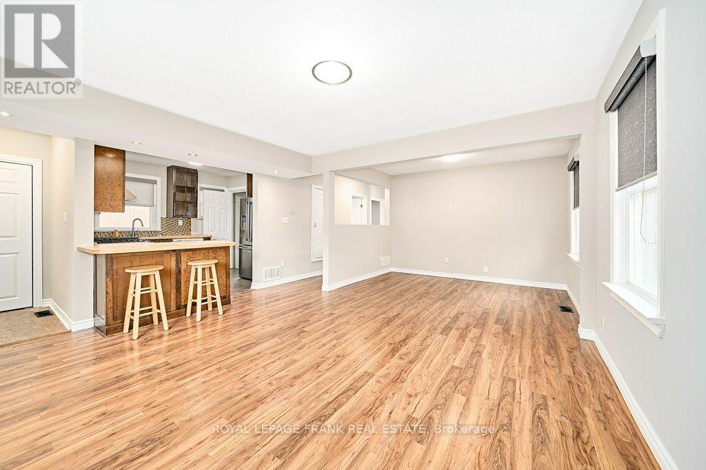 












305 JAMES STREET

,
Whitby (Downtown Whitby),




Ontario
L1N1G4

