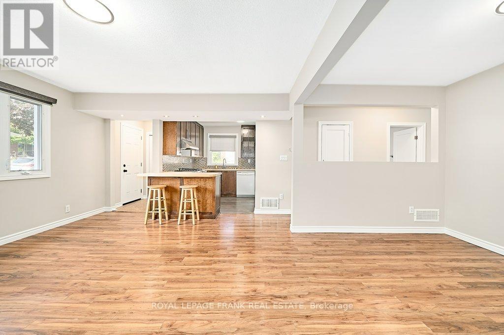 












305 JAMES STREET

,
Whitby (Downtown Whitby),




Ontario
L1N1G4

