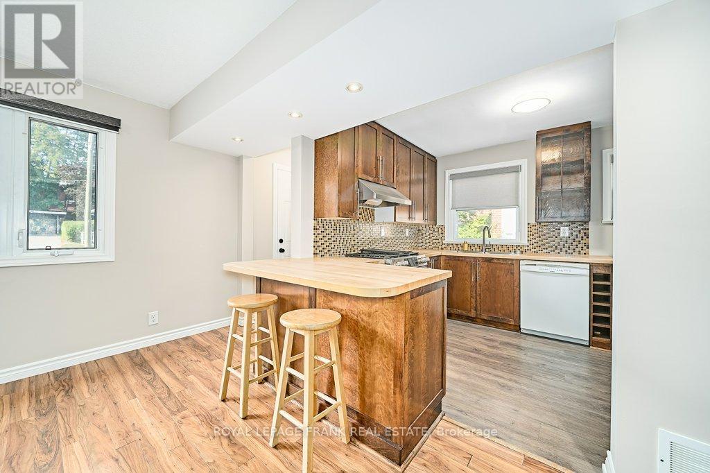 












305 JAMES STREET

,
Whitby (Downtown Whitby),




Ontario
L1N1G4

