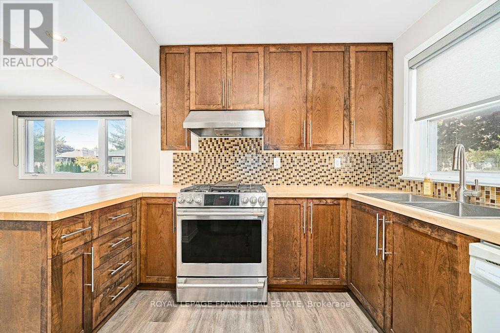 












305 JAMES STREET

,
Whitby (Downtown Whitby),




Ontario
L1N1G4

