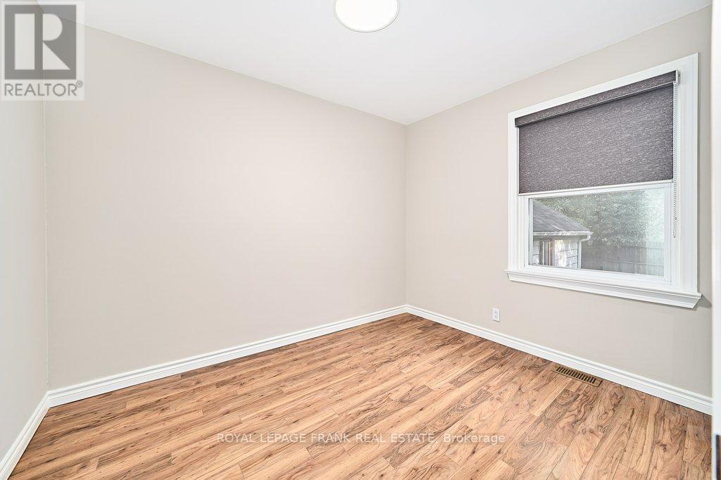 












305 JAMES STREET

,
Whitby (Downtown Whitby),




Ontario
L1N1G4

