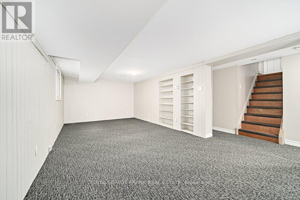 












305 JAMES STREET

,
Whitby (Downtown Whitby),




Ontario
L1N1G4

