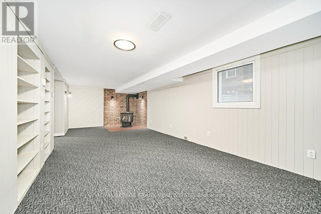 












305 JAMES STREET

,
Whitby (Downtown Whitby),




Ontario
L1N1G4

