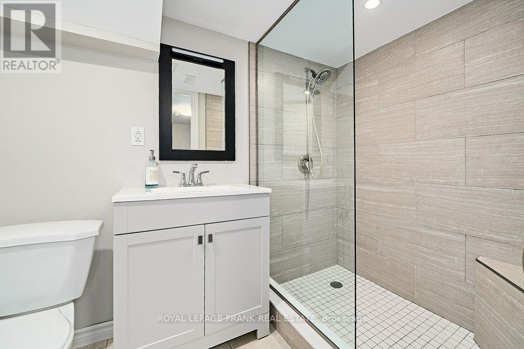 












305 JAMES STREET

,
Whitby (Downtown Whitby),




Ontario
L1N1G4

