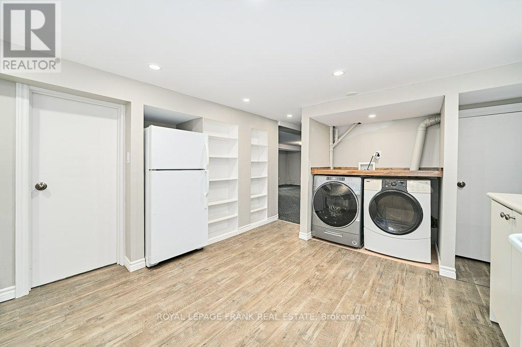 












305 JAMES STREET

,
Whitby (Downtown Whitby),




Ontario
L1N1G4

