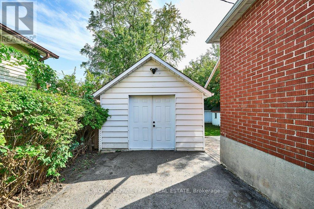 












305 JAMES STREET

,
Whitby (Downtown Whitby),




Ontario
L1N1G4

