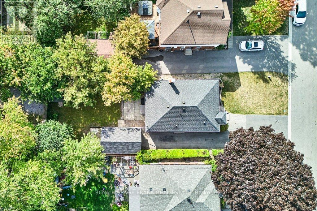 












305 JAMES STREET

,
Whitby (Downtown Whitby),




Ontario
L1N1G4

