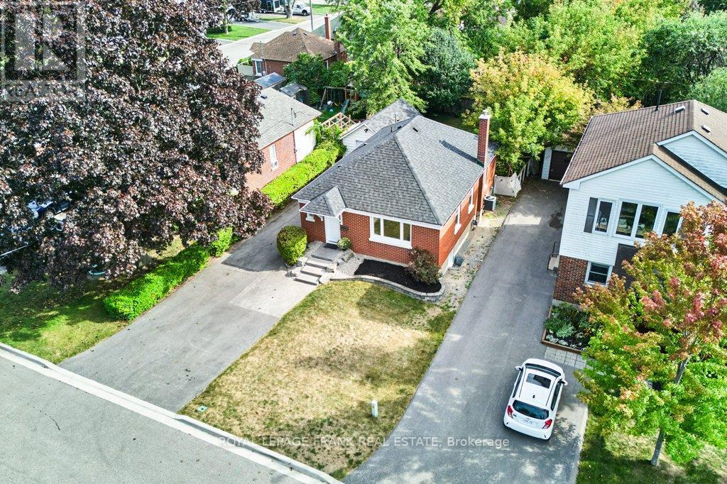 












305 JAMES STREET

,
Whitby (Downtown Whitby),




Ontario
L1N1G4

