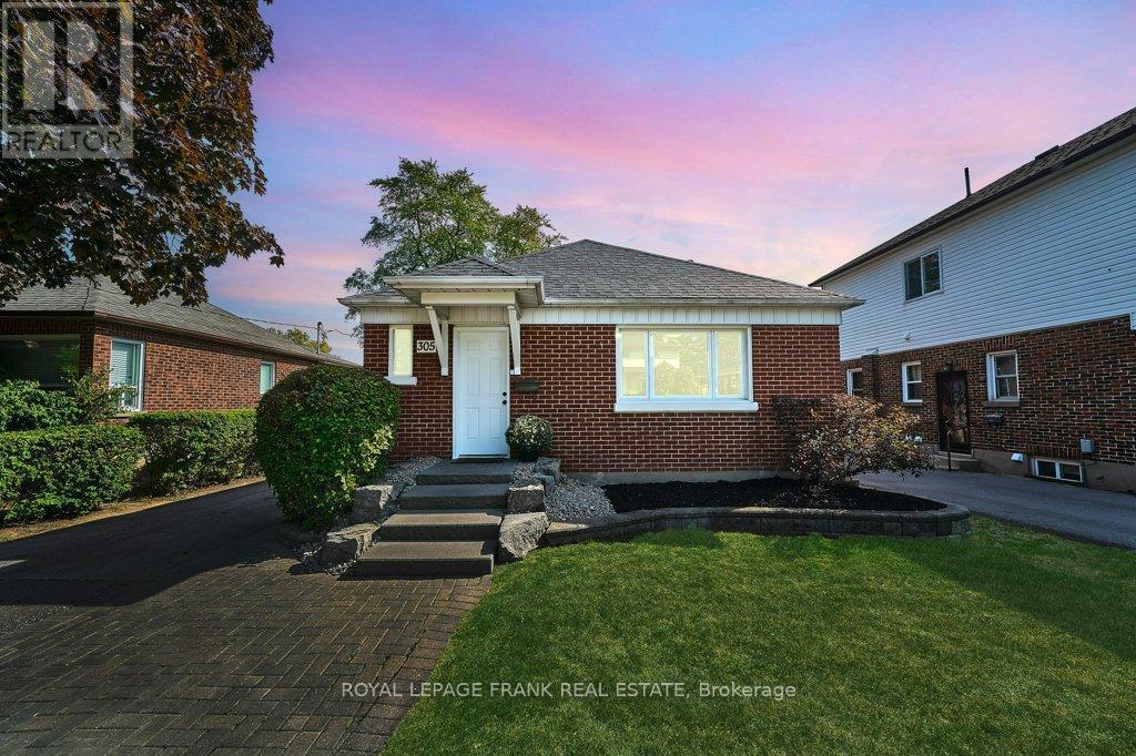












305 JAMES STREET

,
Whitby (Downtown Whitby),




Ontario
L1N1G4

