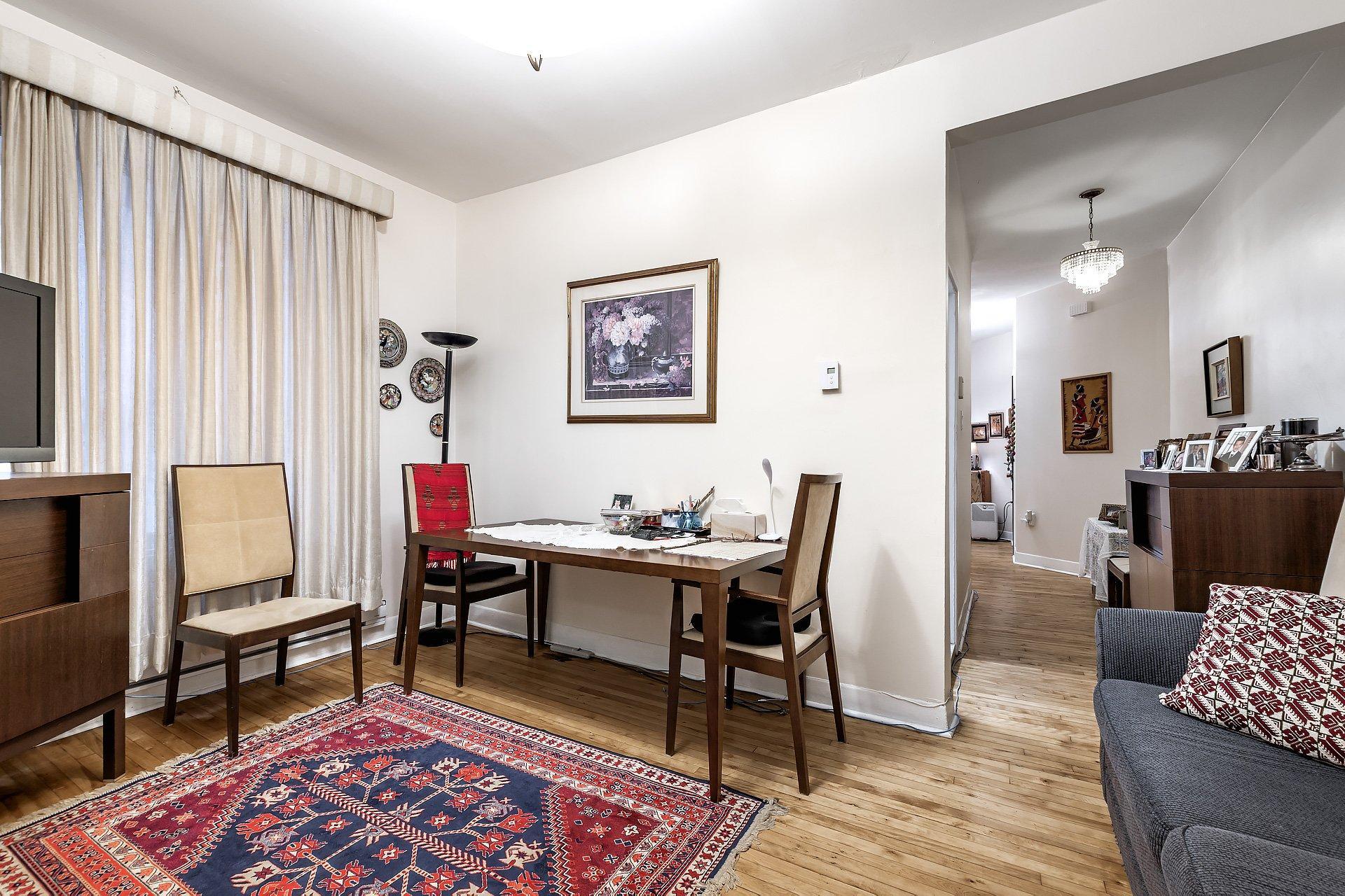 









7457

 - 7461


Av. De L'Épée

,
Montréal (Villeray/Saint-Michel/Parc-Extension),




QC
H3N2E4

