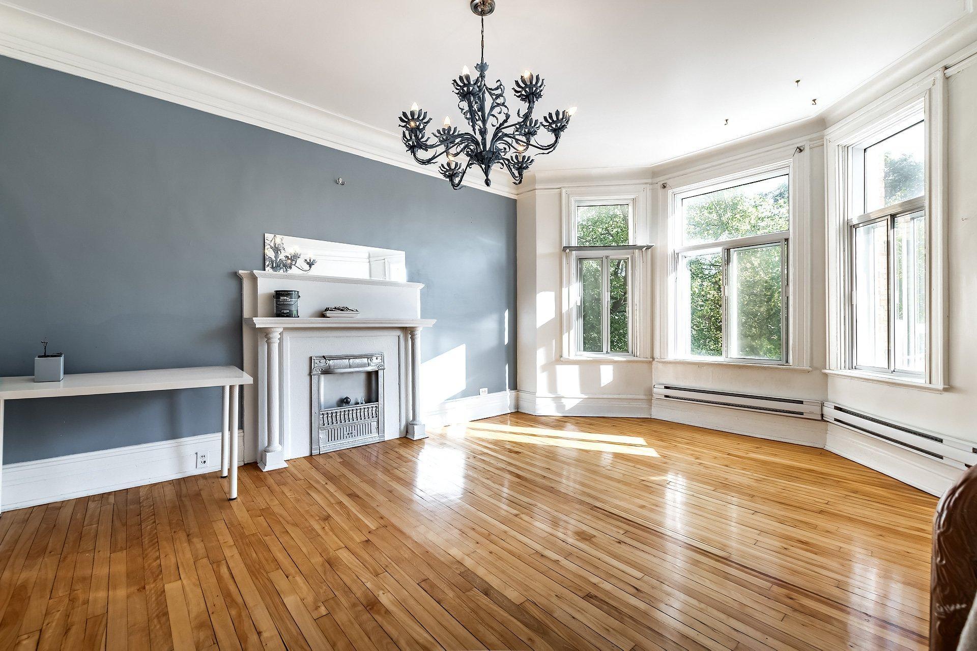 









7457

 - 7461


Av. De L'Épée

,
Montréal (Villeray/Saint-Michel/Parc-Extension),




QC
H3N2E4

