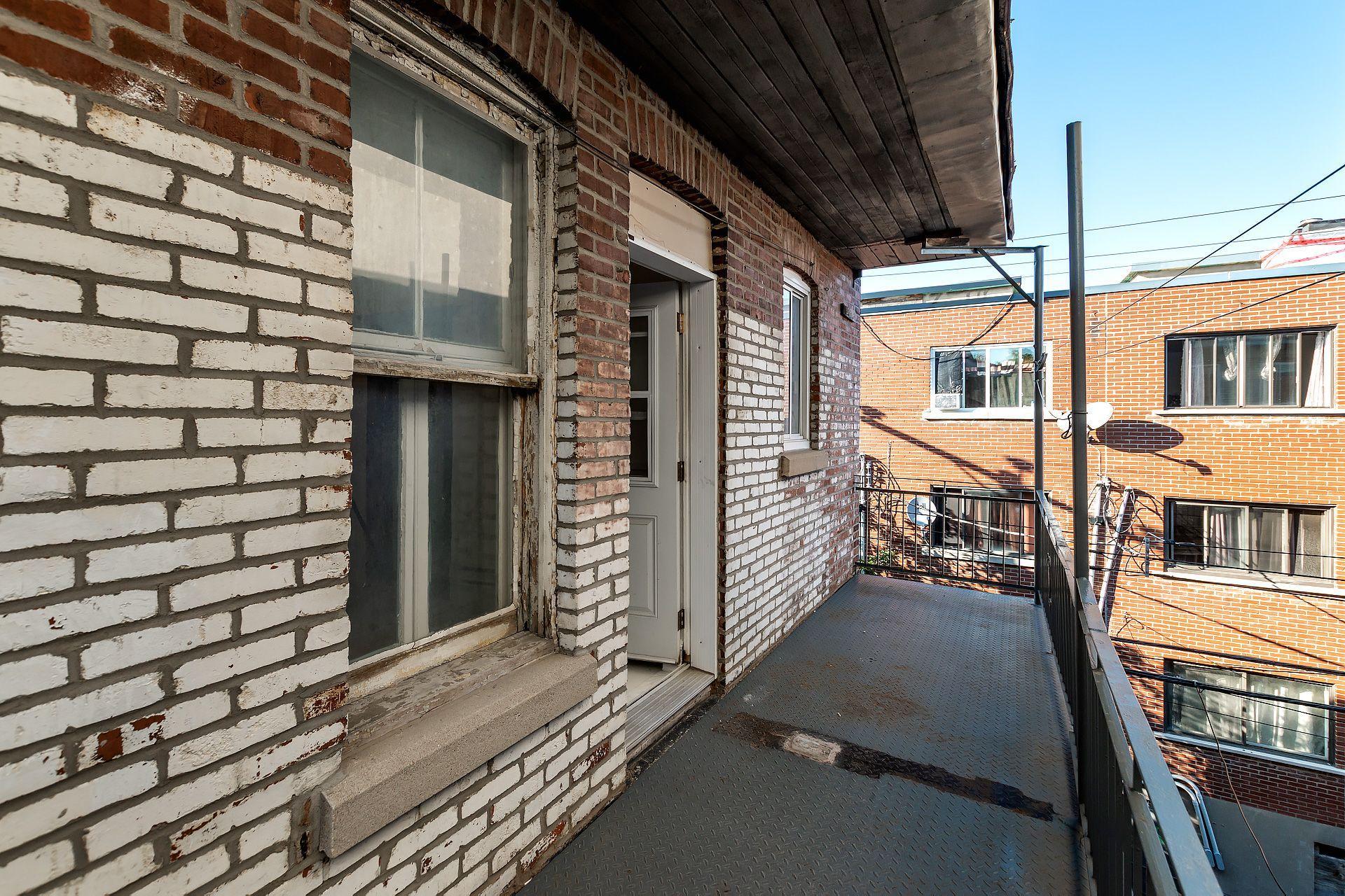 









7457

 - 7461


Av. De L'Épée

,
Montréal (Villeray/Saint-Michel/Parc-Extension),




QC
H3N2E4

