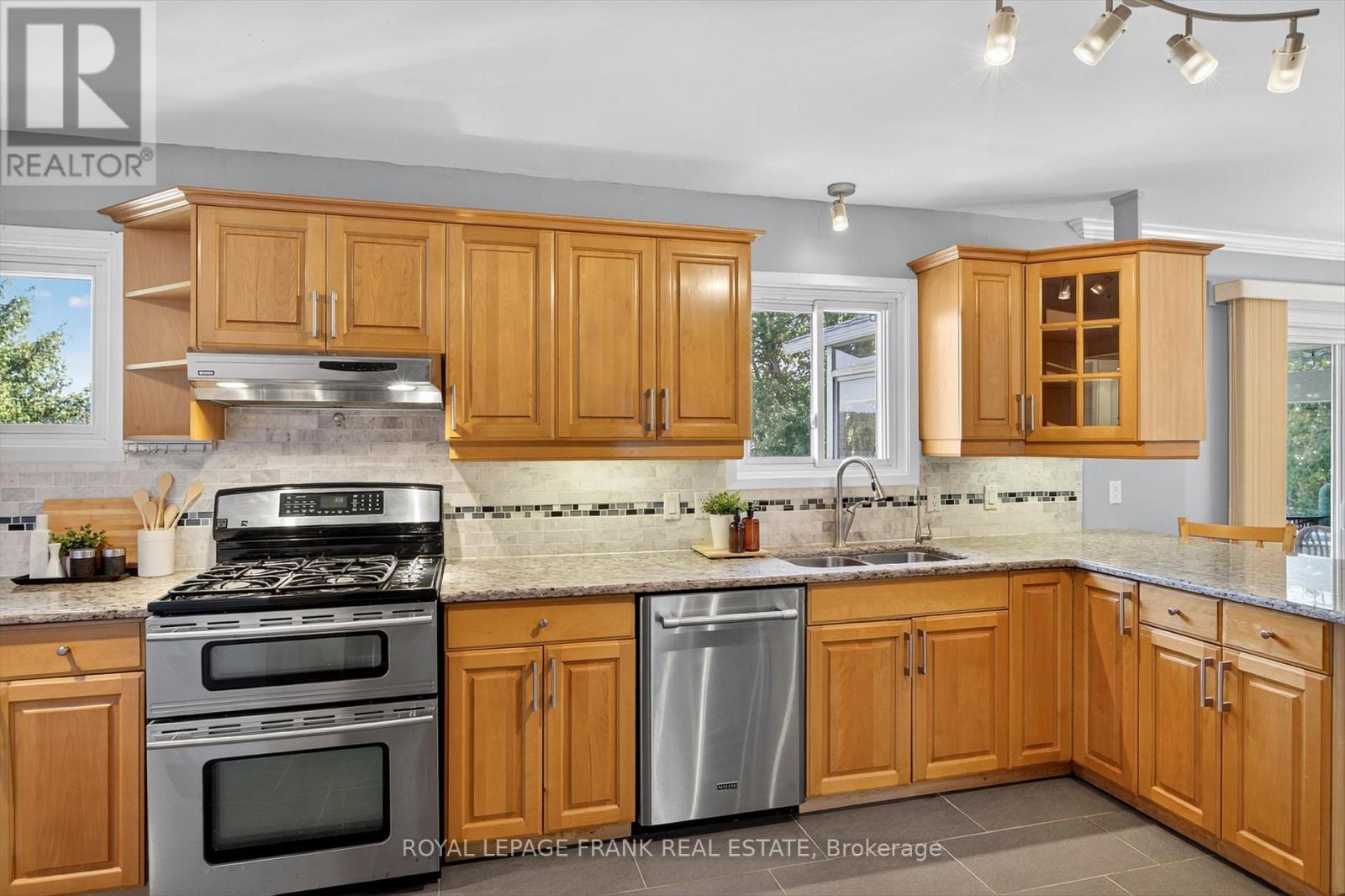 












257 ARNOTT DRIVE

,
Selwyn,




Ontario
K0L1T0


