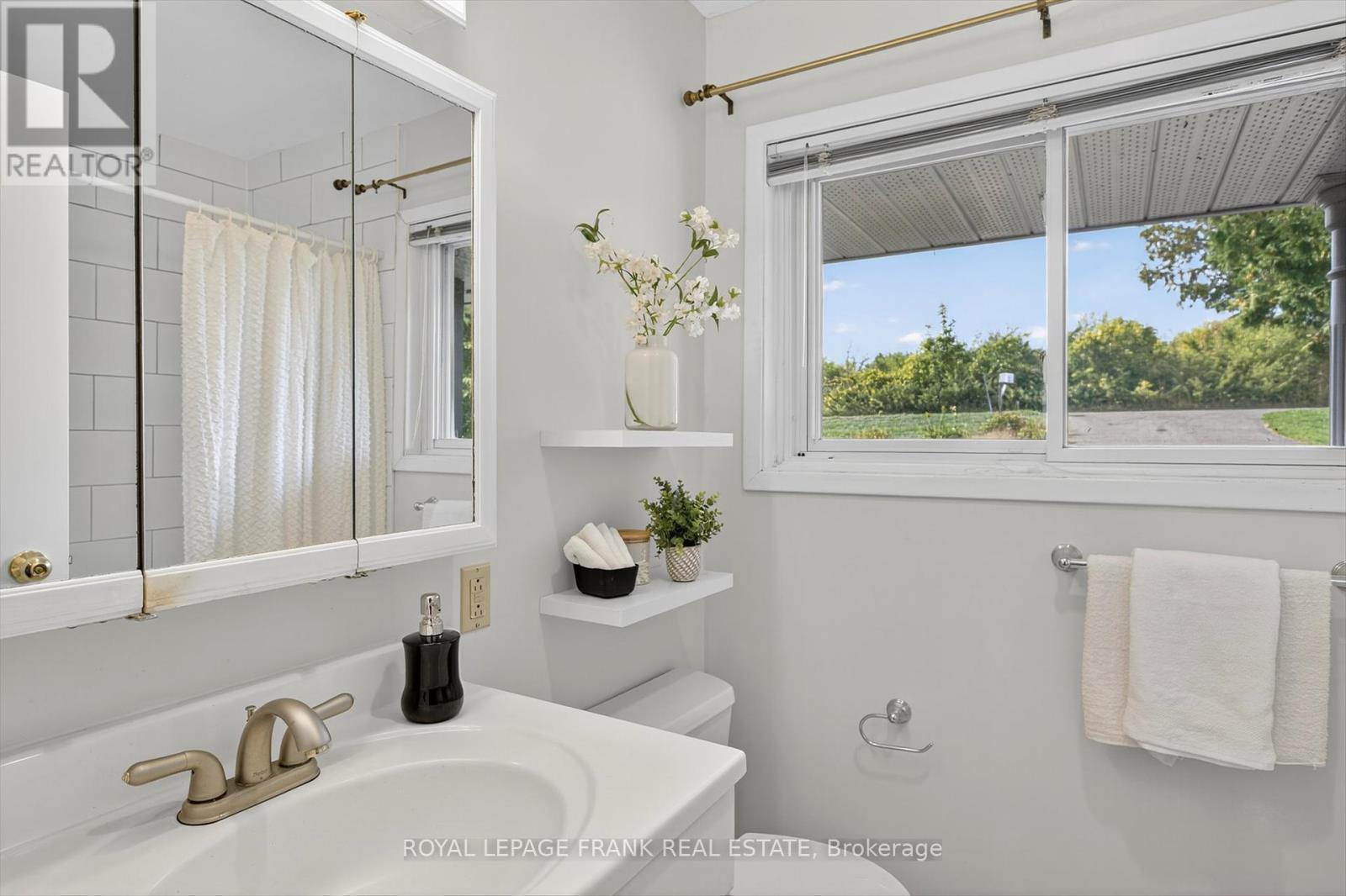 












257 ARNOTT DRIVE

,
Selwyn,




Ontario
K0L1T0

