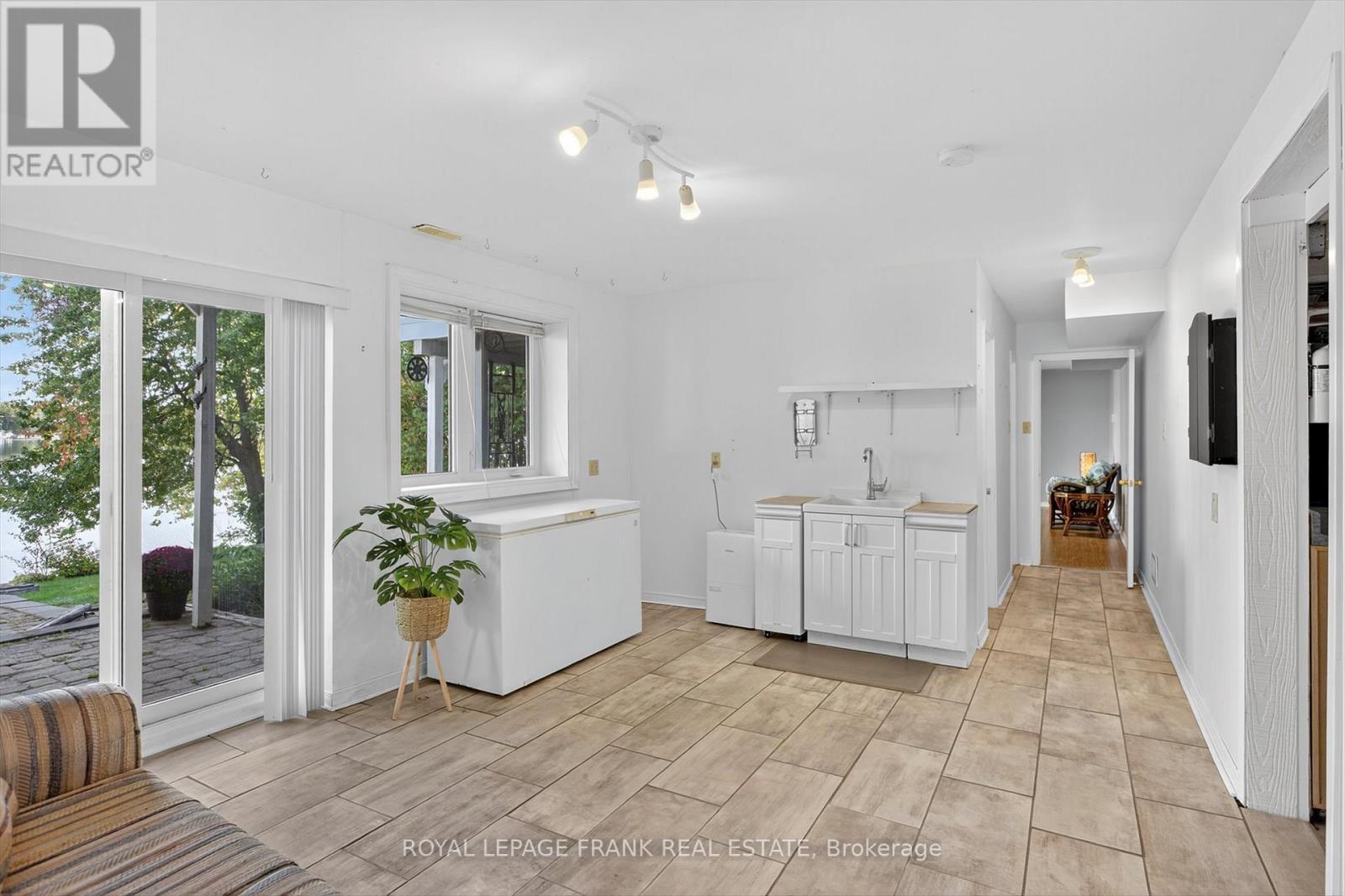 












257 ARNOTT DRIVE

,
Selwyn,




Ontario
K0L1T0

