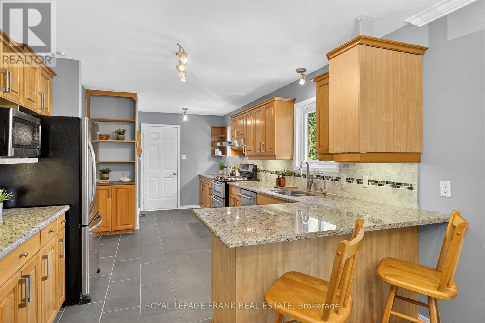 












257 ARNOTT DRIVE

,
Selwyn,




Ontario
K0L1T0

